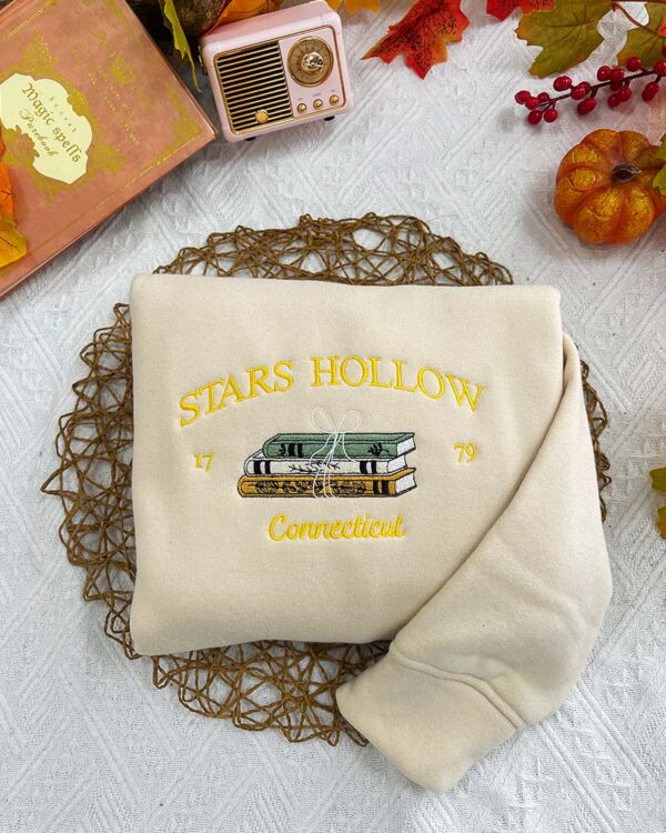 Stars Hollow – Embroidered Sweatshirt