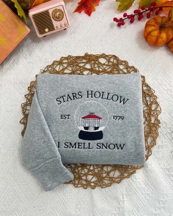 Stars Hollow – Embroidered Sweatshirt