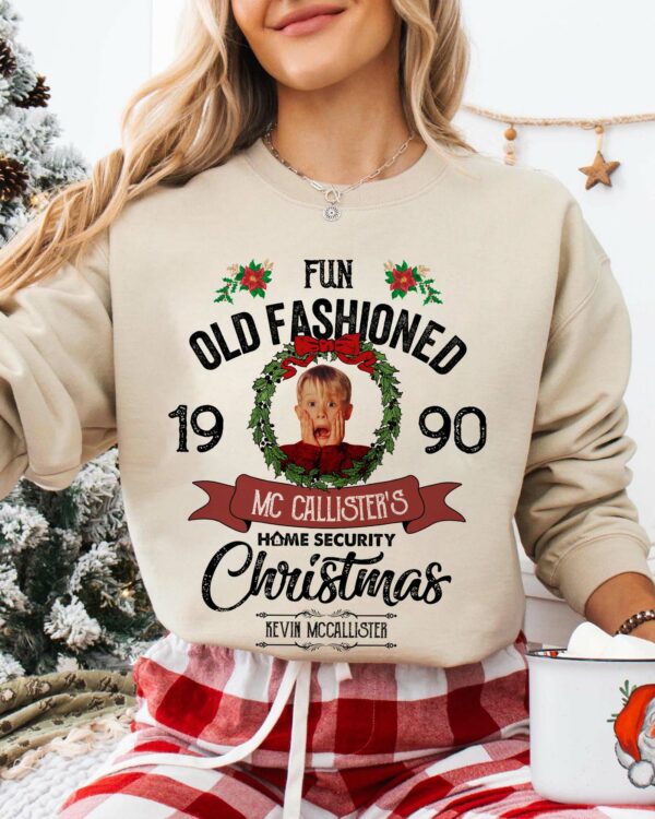 Kevin McCallister Home Alone Fun Old Fashion Christmas –  Sweatshirt