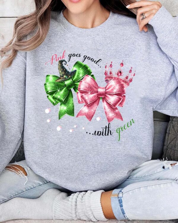 Wicked Pink Goes Good With Green – Sweatshirt