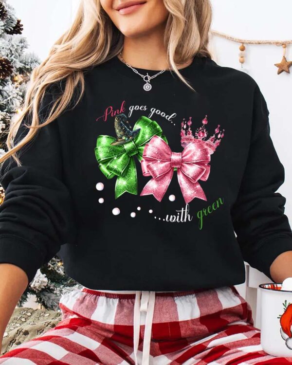 Wicked Pink Goes Good With Green – Sweatshirt