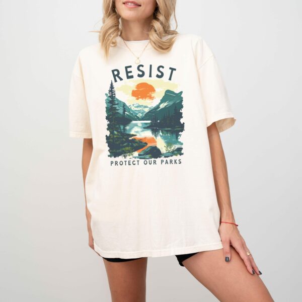 Resist National Parks Graphic – T-shirt